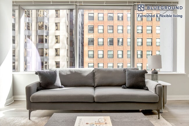 210 N Wells St, Unit SI FL14-ID605 in Chicago, IL - Building Photo - Building Photo