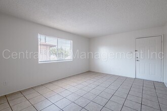 6208 Stine Rd in Bakersfield, CA - Building Photo - Building Photo
