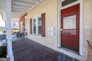 316 Lincoln Ave in Phoenixville, PA - Building Photo