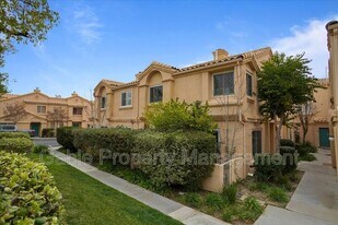 18716 Vista Del Canon in Santa Clarita, CA - Building Photo