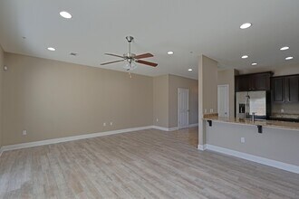 2099 Wilsons Plover Cir in Navarre, FL - Foto de edificio - Building Photo