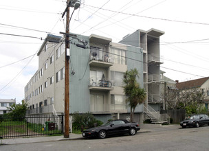 3014 E 19th St in Oakland, CA - Building Photo - Building Photo