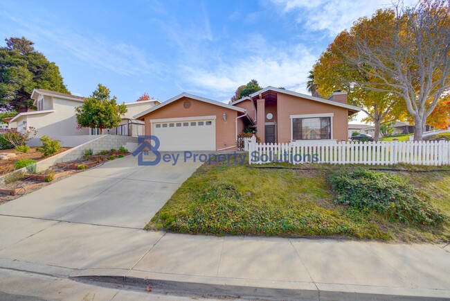 187 Valley View Dr in Pismo Beach, CA - Foto de edificio - Building Photo