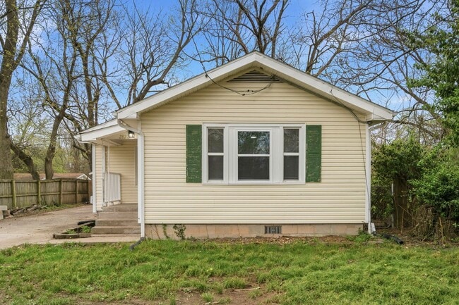 2822 E Cherry St Ct in Springfield, MO - Building Photo - Building Photo