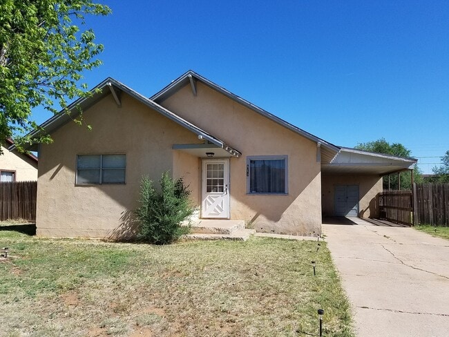 property at 810 W Plaza Dr