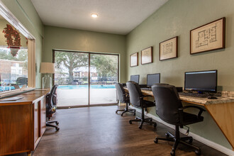 Glen Oaks in Beaumont, TX - Building Photo - Interior Photo