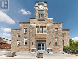 70 Mill St in Halton Hills, ON - Building Photo