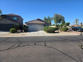 13985 W Maui Ln in Surprise, AZ - Building Photo - Building Photo