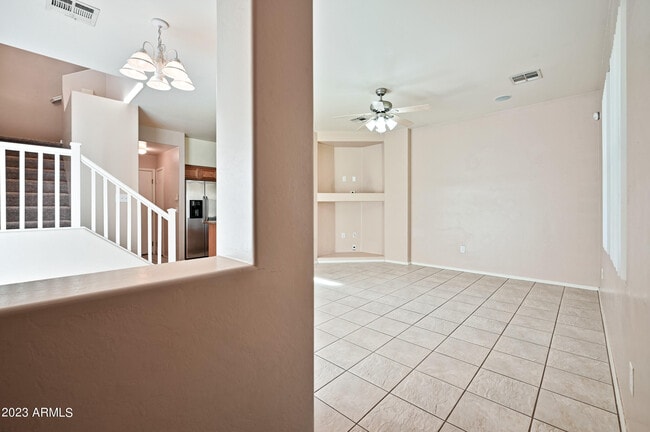 1559 S Longspur Ln in Gilbert, AZ - Building Photo - Building Photo
