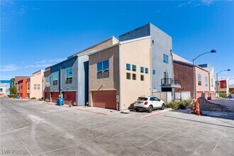 254 Tower St in Las Vegas, NV - Foto de edificio - Building Photo