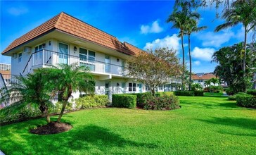 240 N Collier Blvd in Marco Island, FL - Building Photo - Building Photo