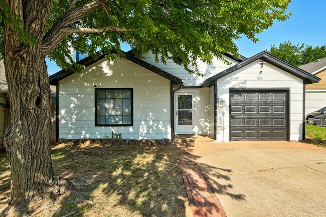 313 Belmont Dr in Edmond, OK - Building Photo - Building Photo