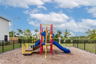 302 NE 1st Ave in Florida City, FL - Building Photo - Building Photo