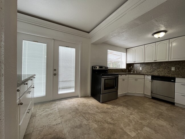 9870 Nicaragua Dr in Cutler Bay, FL - Building Photo - Building Photo