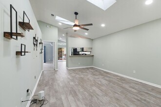 1662 Evans Dr S in Jacksonville Beach, FL - Foto de edificio - Building Photo