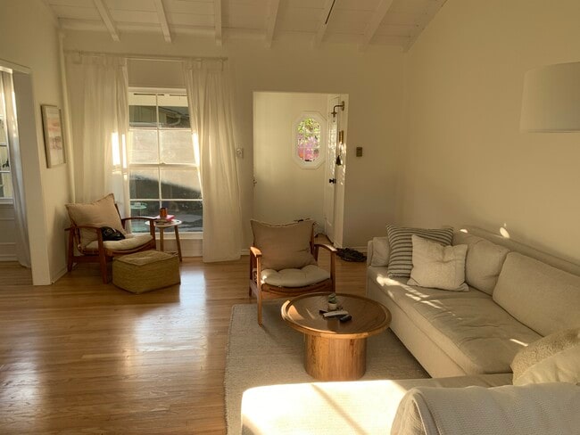 11425 Cashmere St in Los Angeles, CA - Foto de edificio - Building Photo