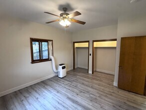 3168 Dubuque St NE in Iowa City, IA - Foto de edificio - Building Photo