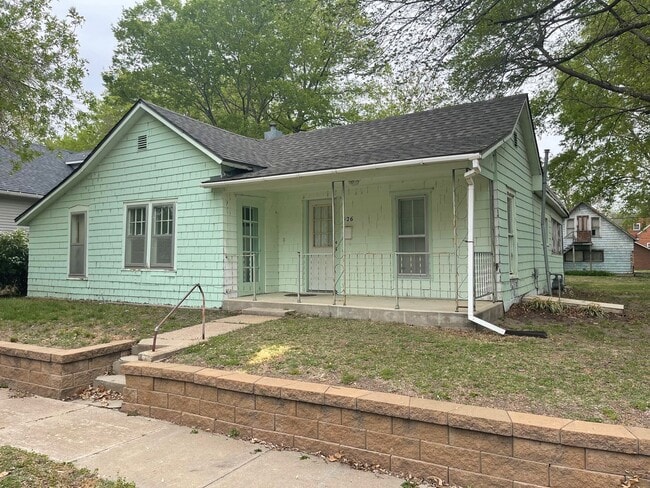 property at 526 W 6th St