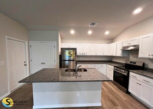 399 Greenbriar Blvd in Lehigh Acres, FL - Foto de edificio - Building Photo