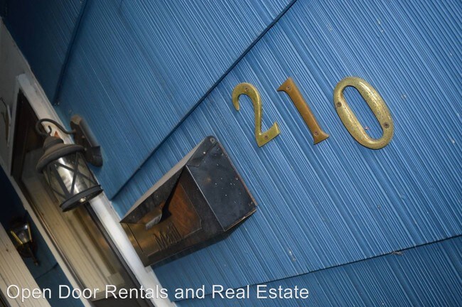 210 W 4th St in Auburn, IN - Building Photo - Building Photo