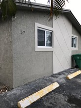 33-37 NE 2nd Ave in Dania Beach, FL - Building Photo - Building Photo