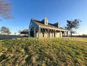 1170 Lumkins Rd in Forreston, TX - Building Photo - Building Photo