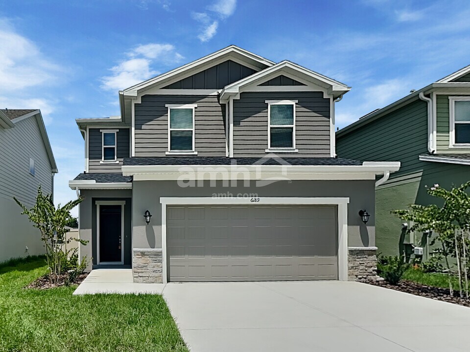 6189 Little Blf Cir in Mascotte, FL - Building Photo