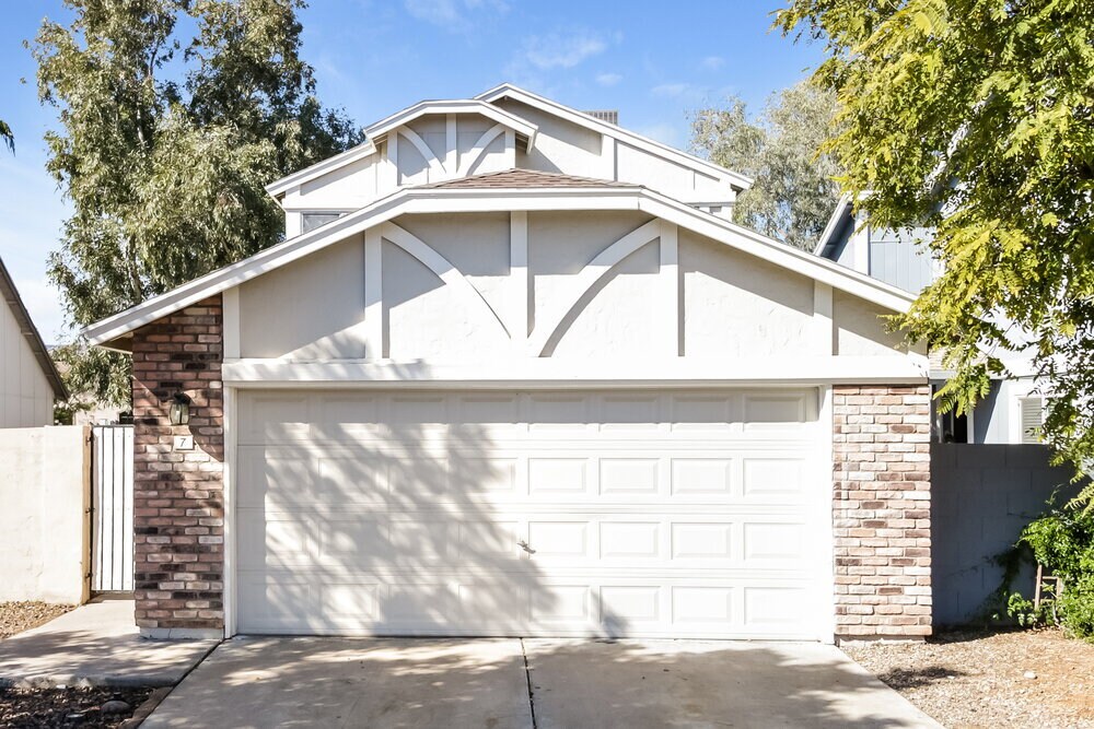 1915 S 39th St in Mesa, AZ - Foto de edificio