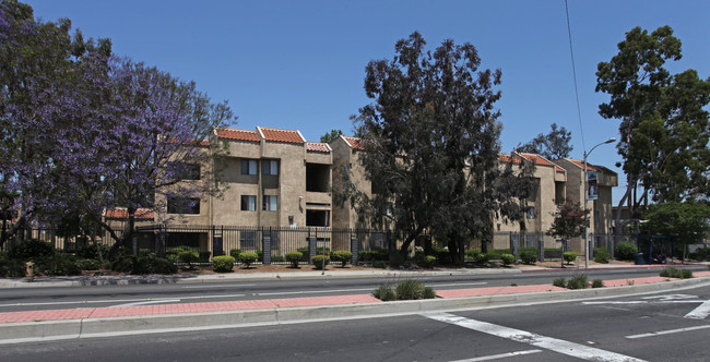 Douglas Park Apartments in Compton, CA - Building Photo - Building Photo