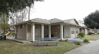 Westport Village in Port Allen, LA - Foto de edificio - Building Photo