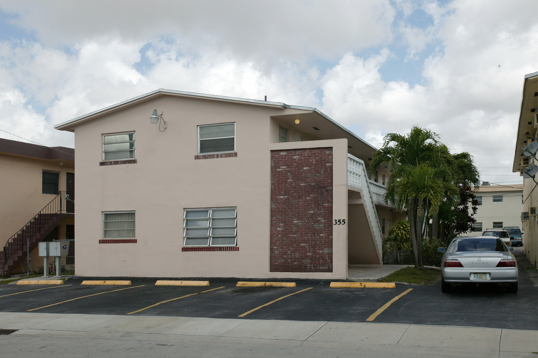 355 W 19th St in Hialeah, FL - Building Photo