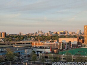 1079 Commonwealth Ave, Unit 503 in Boston, MA - Foto de edificio - Building Photo