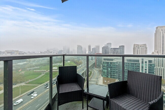 306 Fleet St in Toronto, ON - Building Photo - Building Photo