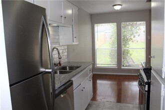 701 Ramble Ln in Austin, TX - Building Photo - Building Photo