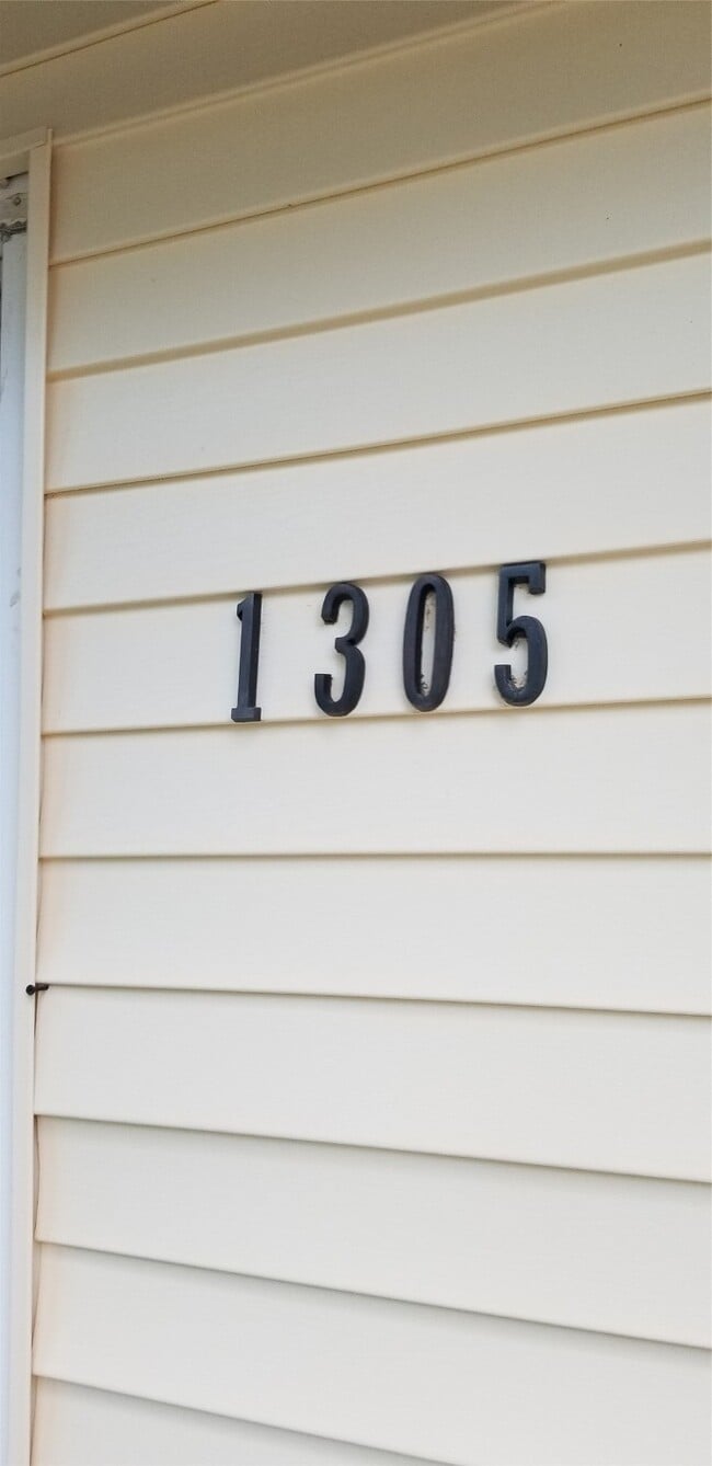 1305 Bettes St