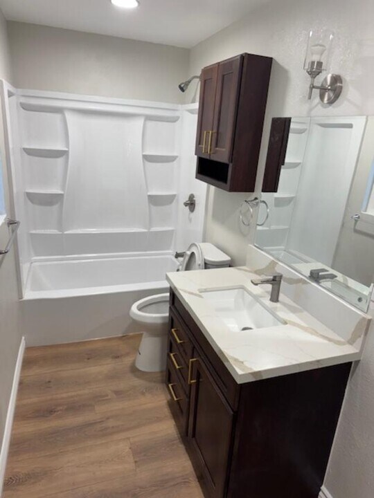 966 W 5th St, Unit #1 in Corona, CA - Building Photo
