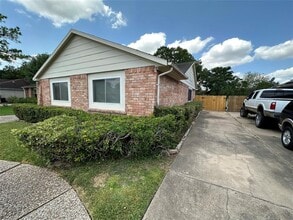 9306 Bollingbrook Dr in Houston, TX - Building Photo - Building Photo
