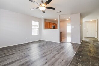 2437 Clairborne Dr in Fort Worth, TX - Foto de edificio - Building Photo