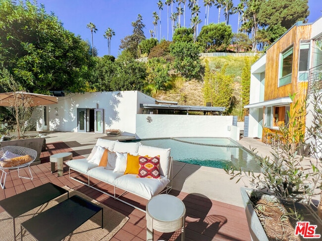 7650 Curson Terrace in Los Angeles, CA - Building Photo - Building Photo