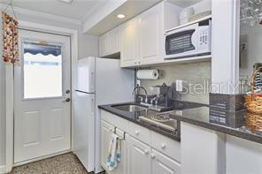 18040 5th St E in Redington Shores, FL - Building Photo - Building Photo