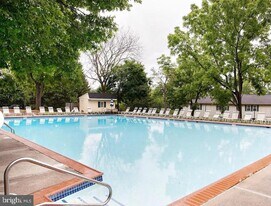 126 Berwick Pl in Lansdale, PA - Building Photo