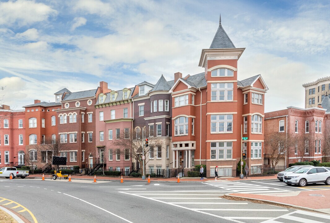 27 Logan Cir NW in Washington, DC - Building Photo