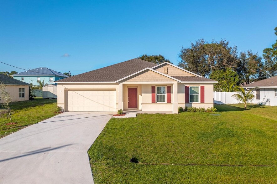 5927 NW Brenda Cir, Unit 1022 in Port St. Lucie, FL - Building Photo