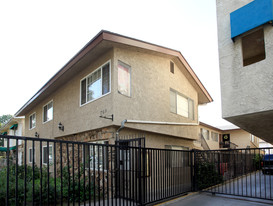 769 Rose Ave in Long Beach, CA - Building Photo