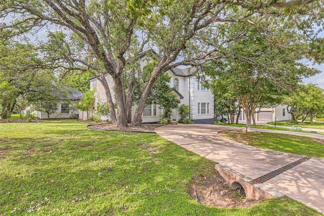 1918 Lakeway Blvd in Lakeway, TX - Building Photo - Building Photo