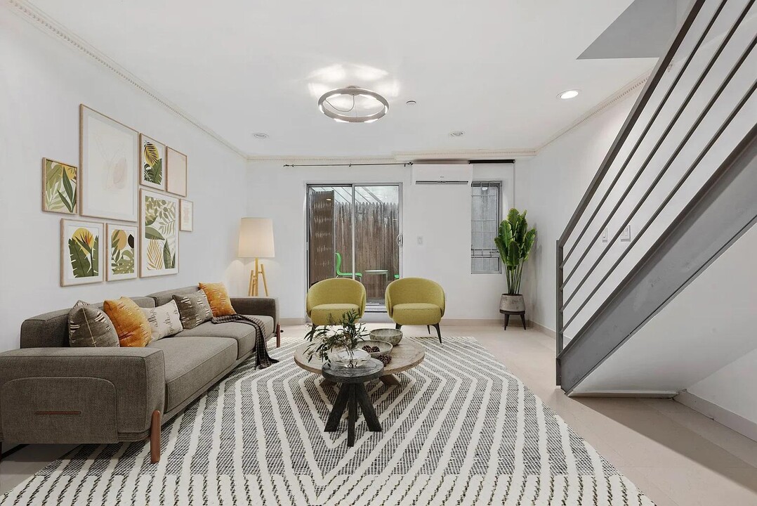 117 Kingsland Ave in Brooklyn, NY - Building Photo
