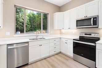 425 W Lake Samish Dr in Bellingham, WA - Building Photo - Building Photo