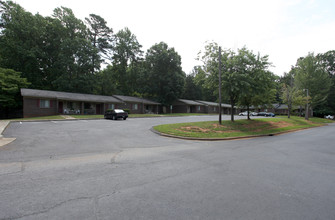 Coachwood Apartments in Hillsborough, NC - Building Photo - Building Photo