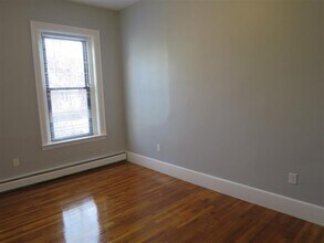 61 Adams St in Somerville, MA - Building Photo - Building Photo