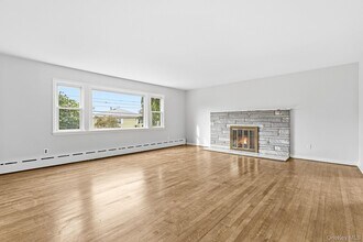 222 Park Ave E in Harrison, NY - Building Photo - Building Photo